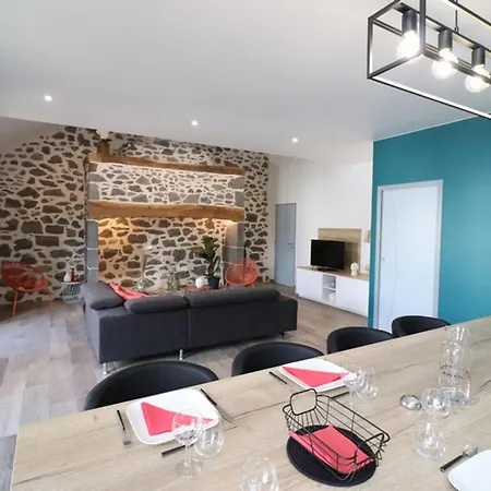 Maison De Charme Avec Balcon, Proche De Salers Et Puy Mary, Equipements Modernes, Parking Prive. - Fr-1-742-533